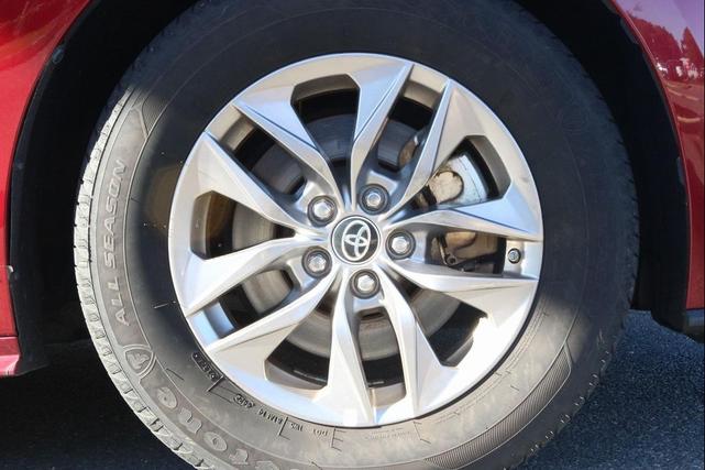 Photo of 2023 Wind Chill Pearl Toyota Sienna
