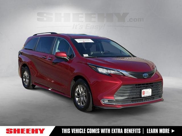 Photo of 2023 Wind Chill Pearl Toyota Sienna