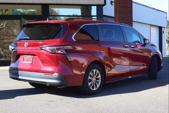 Photo of 2023 Wind Chill Pearl Toyota Sienna