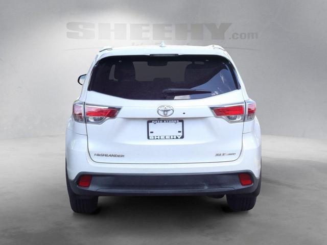 Photo of 2016 Blizzard Pearl Toyota Highlander