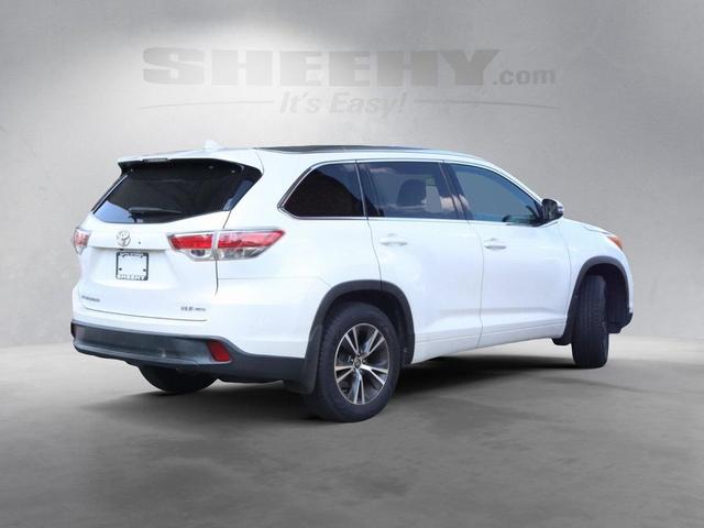 Photo of 2016 Blizzard Pearl Toyota Highlander