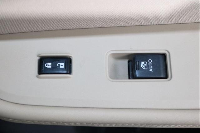 Photo of 2019 Crystal White Pearl Subaru Outback