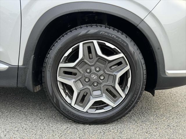 Photo of 2022 Shimmering Silver Pearl Hyundai SANTA FE