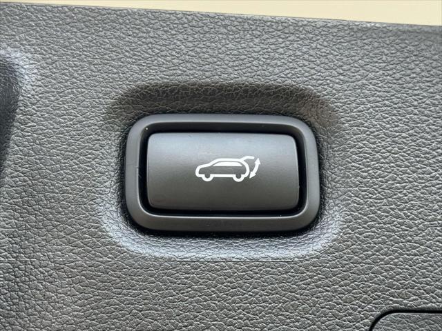 Photo of 2022 Shimmering Silver Pearl Hyundai SANTA FE