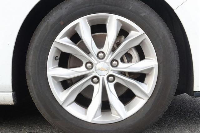 Photo of 2023 Summit White Chevrolet Malibu