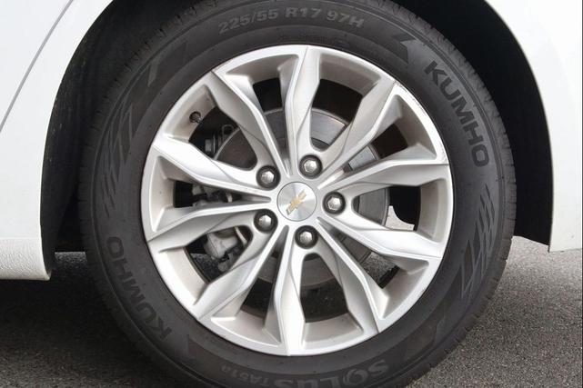 Photo of 2023 Summit White Chevrolet Malibu