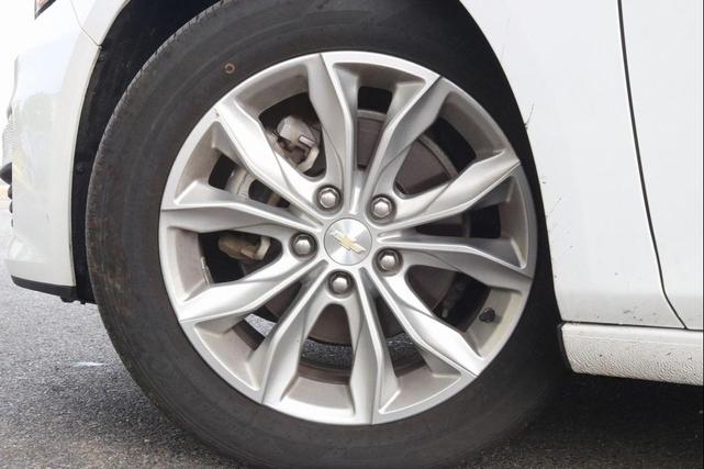 Photo of 2023 Summit White Chevrolet Malibu