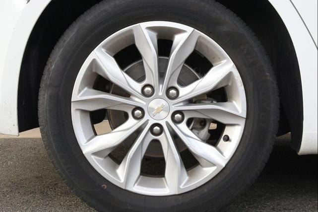 Photo of 2023 Summit White Chevrolet Malibu