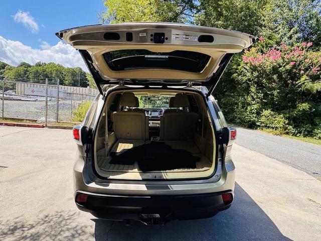 Photo of 2015 Champagne Toyota Highlander