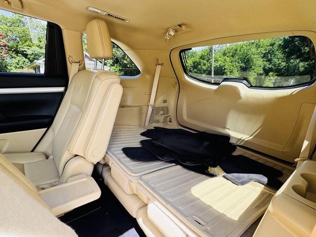 Photo of 2015 Champagne Toyota Highlander