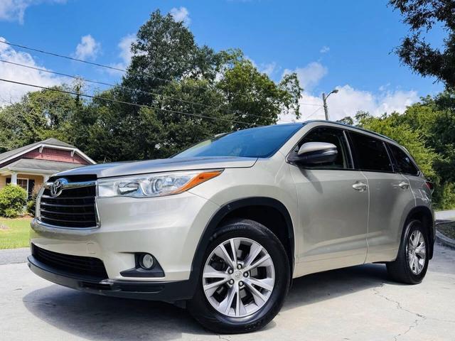 Photo of 2015 Champagne Toyota Highlander