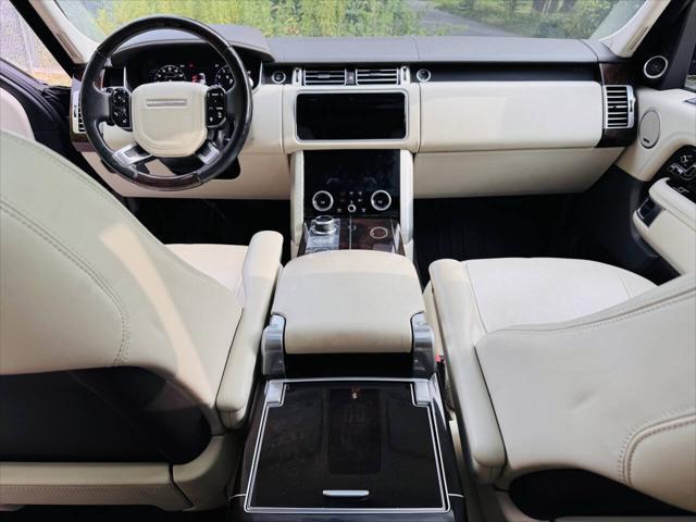 Photo of 2018 Loire Blue Metallic Land Rover Range Rover