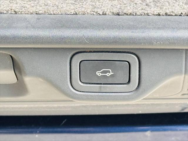 Photo of 2018 Loire Blue Metallic Land Rover Range Rover