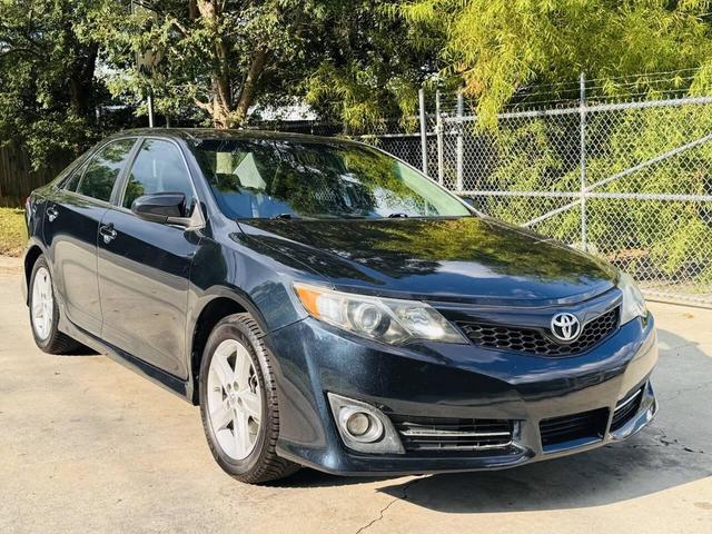 Photo of 2014 Attitude Black Metallic Toyota Camry