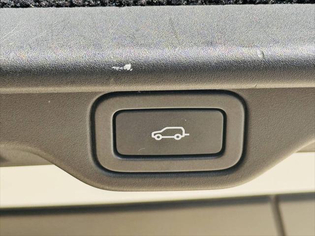 Photo of 2016 Fuji White Land Rover Range Rover