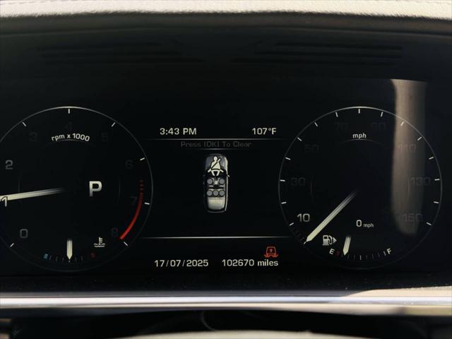 Photo of 2016 Fuji White Land Rover Range Rover