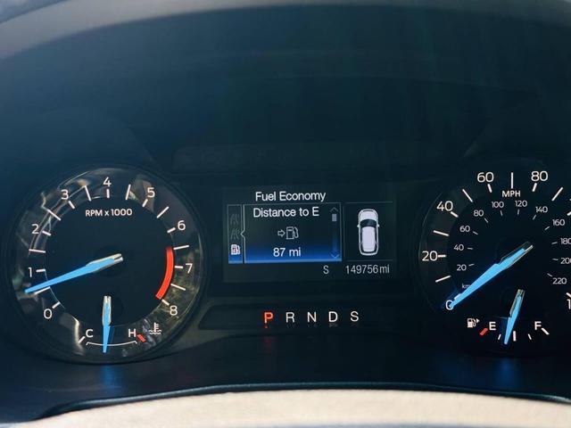 Photo of 2016 White Ford Explorer