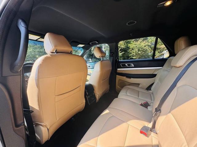 Photo of 2016 White Ford Explorer