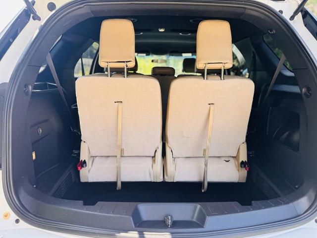 Photo of 2016 White Ford Explorer