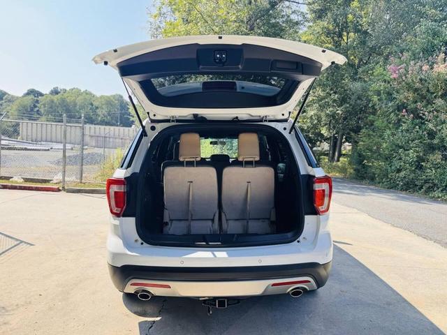 Photo of 2016 White Ford Explorer