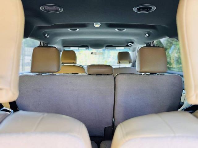 Photo of 2016 White Ford Explorer