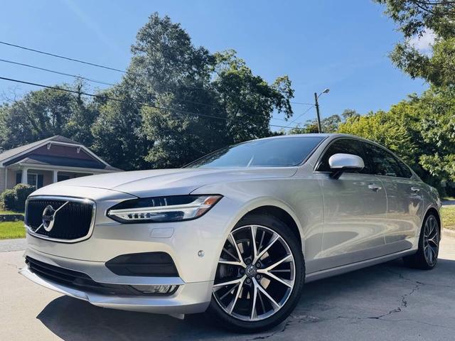 Photo of 2018 Bright Silver Metallic Volvo S90