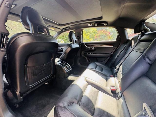 Photo of 2018 Bright Silver Metallic Volvo S90