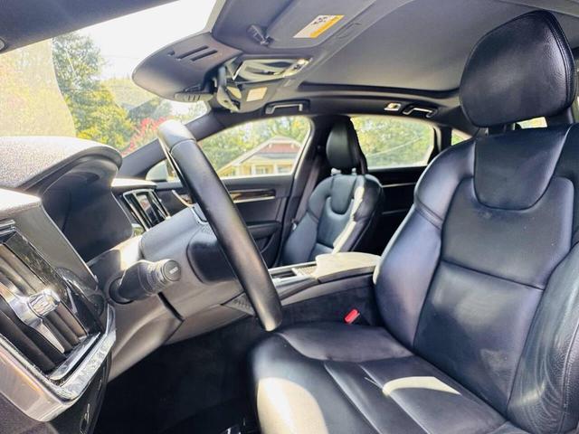 Photo of 2018 Bright Silver Metallic Volvo S90