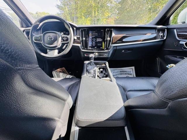 Photo of 2018 Bright Silver Metallic Volvo S90