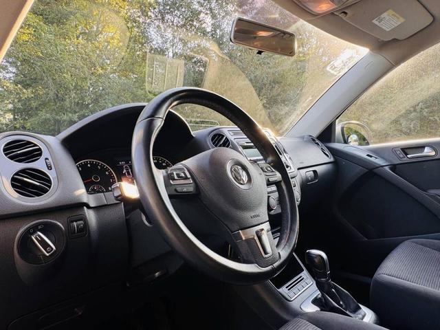 Photo of 2013 Reflex Silver Metallic Volkswagen Tiguan