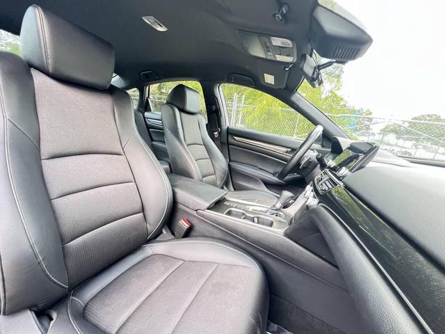 Photo of 2022 Lunar Silver Metallic Honda Accord