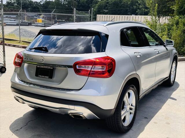 Photo of 2016 Polar Silver Metallic Mercedes-Benz GLA-Class