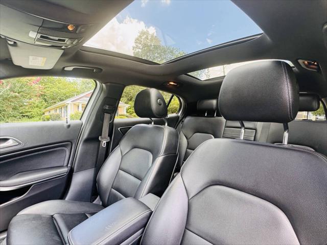 Photo of 2016 Polar Silver Metallic Mercedes-Benz GLA-Class