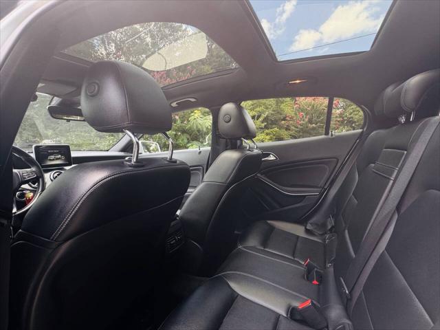 Photo of 2016 Polar Silver Metallic Mercedes-Benz GLA-Class