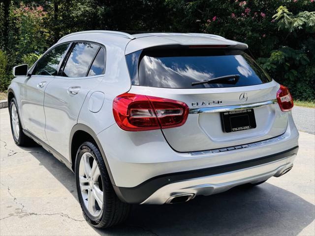 Photo of 2016 Polar Silver Metallic Mercedes-Benz GLA-Class