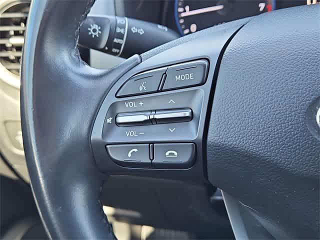Photo of 2021 Lunar White Hyundai KONA