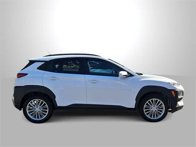 Photo of 2021 Lunar White Hyundai KONA