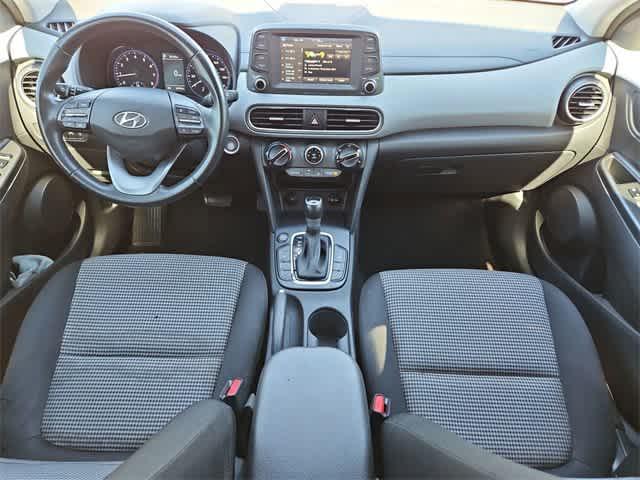 Photo of 2021 Lunar White Hyundai KONA