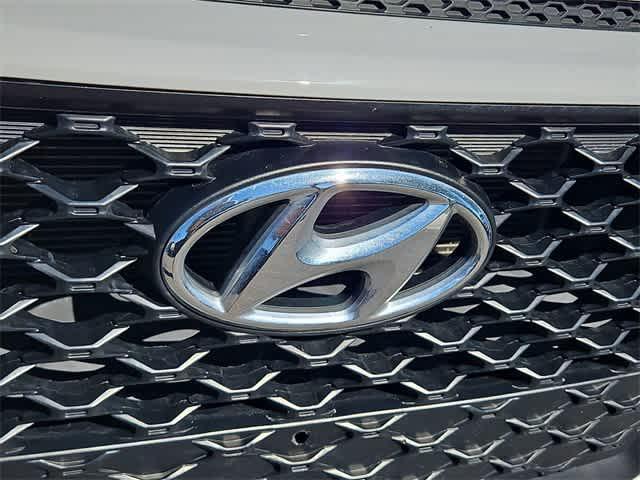Photo of 2021 Lunar White Hyundai KONA