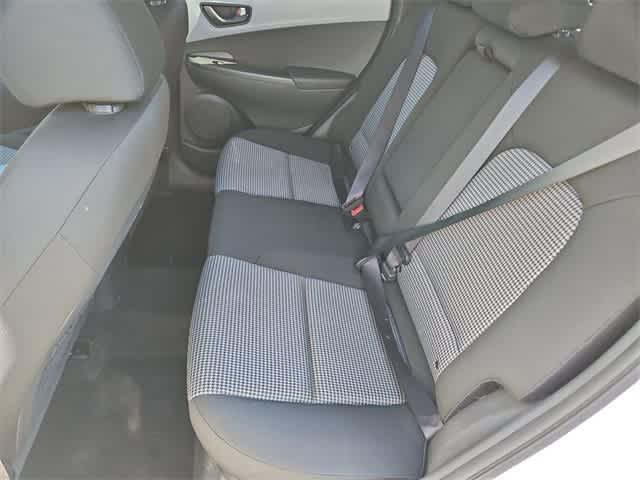 Photo of 2021 Lunar White Hyundai KONA