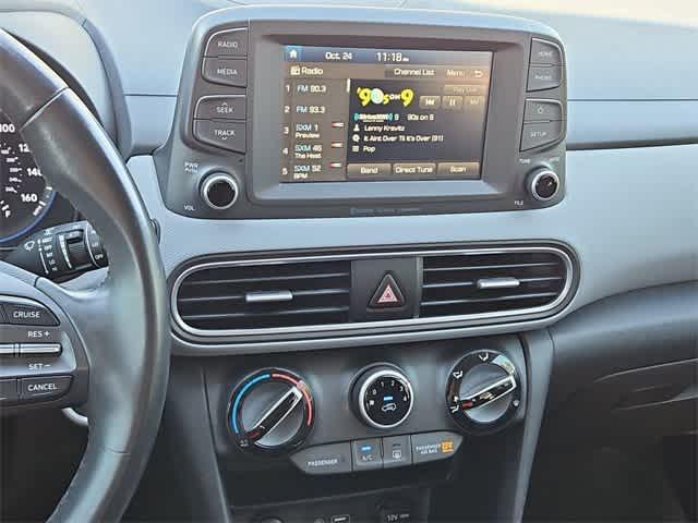 Photo of 2021 Lunar White Hyundai KONA