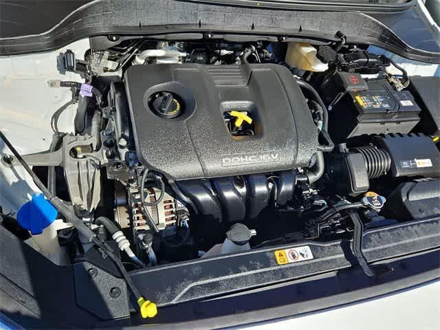 Photo of 2021 Lunar White Hyundai KONA