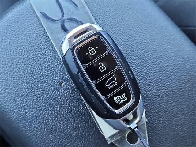 Photo of 2021 Lunar White Hyundai KONA