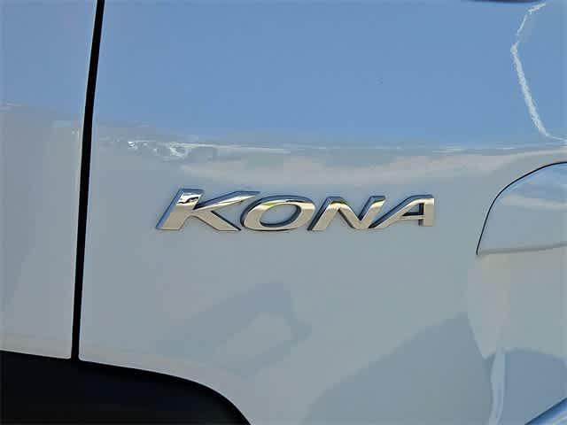 Photo of 2021 Lunar White Hyundai KONA