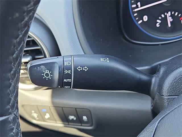 Photo of 2021 Lunar White Hyundai KONA