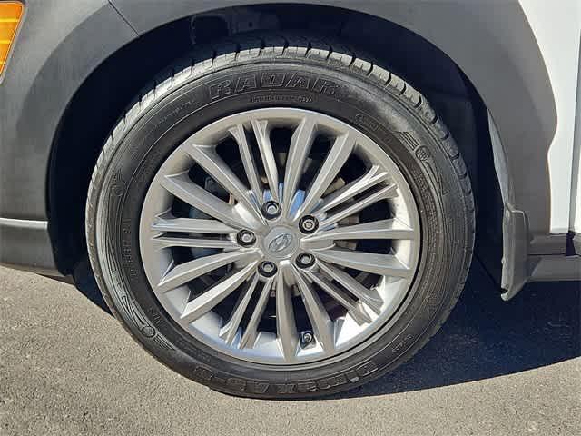 Photo of 2021 Lunar White Hyundai KONA