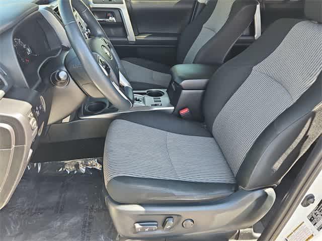 Photo of 2022 White Toyota 4Runner