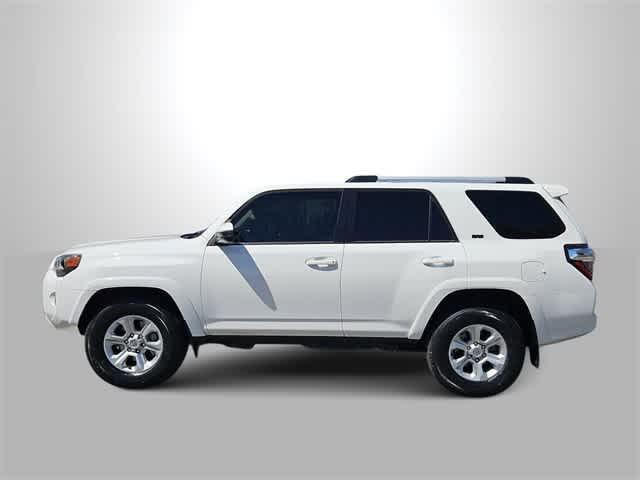 Photo of 2022 White Toyota 4Runner