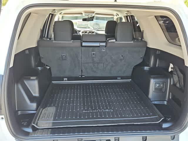 Photo of 2022 White Toyota 4Runner