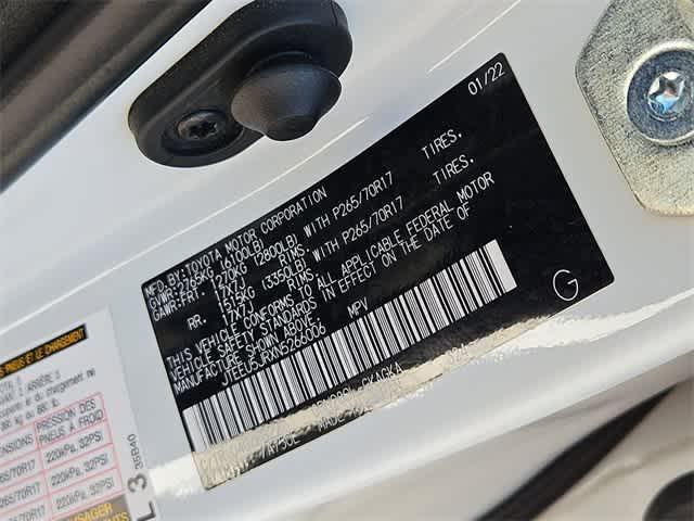 Photo of 2022 White Toyota 4Runner